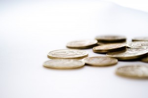 coins 293858 960 720 300x198 - Cobro pensión de viudedad, ¿si me vuelvo a casar la pierdo?
