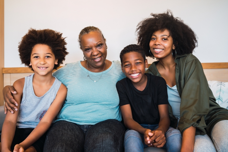 ¿Cómo puedo traer a mi familia a vivir a España?