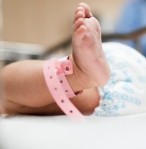 newborn baby 294x300 - ¿Qué derechos tiene una mujer embarazada?